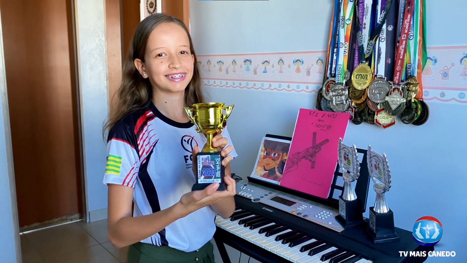 Força, Disciplina e Medalhas: A História de Ana Luísa, Uma Pequena Gigante do Karatê