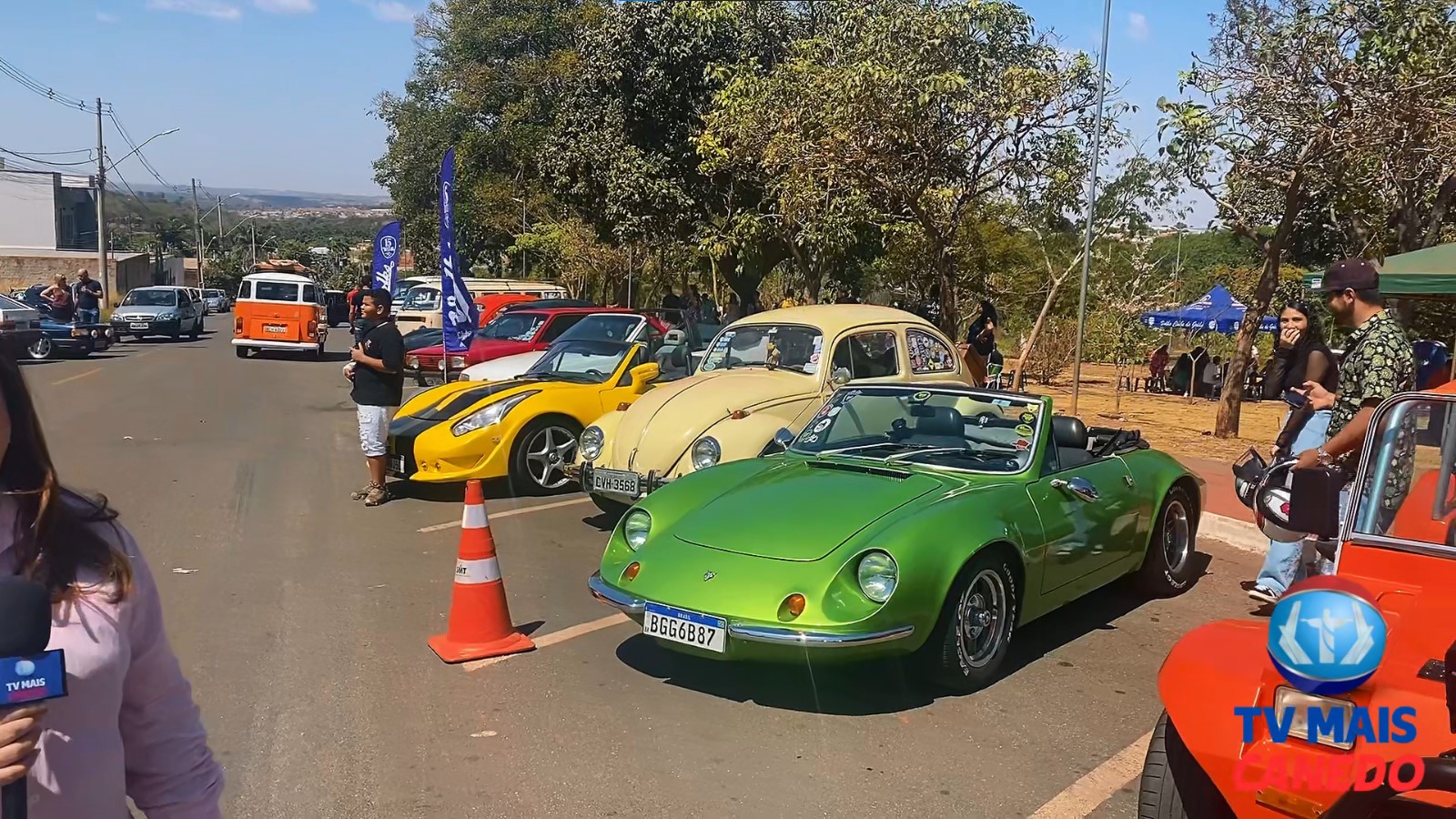 Relíquias sobre rodas encantam Senador Canedo em encontro no Parque Boa Vista