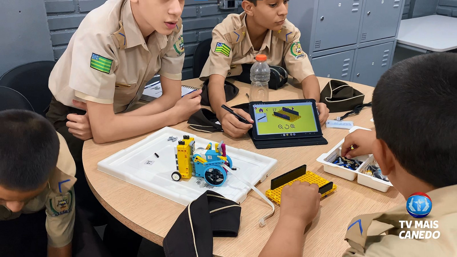 Tecnologia e Educação: Avanços e Desafios em Escolas no Século XXI