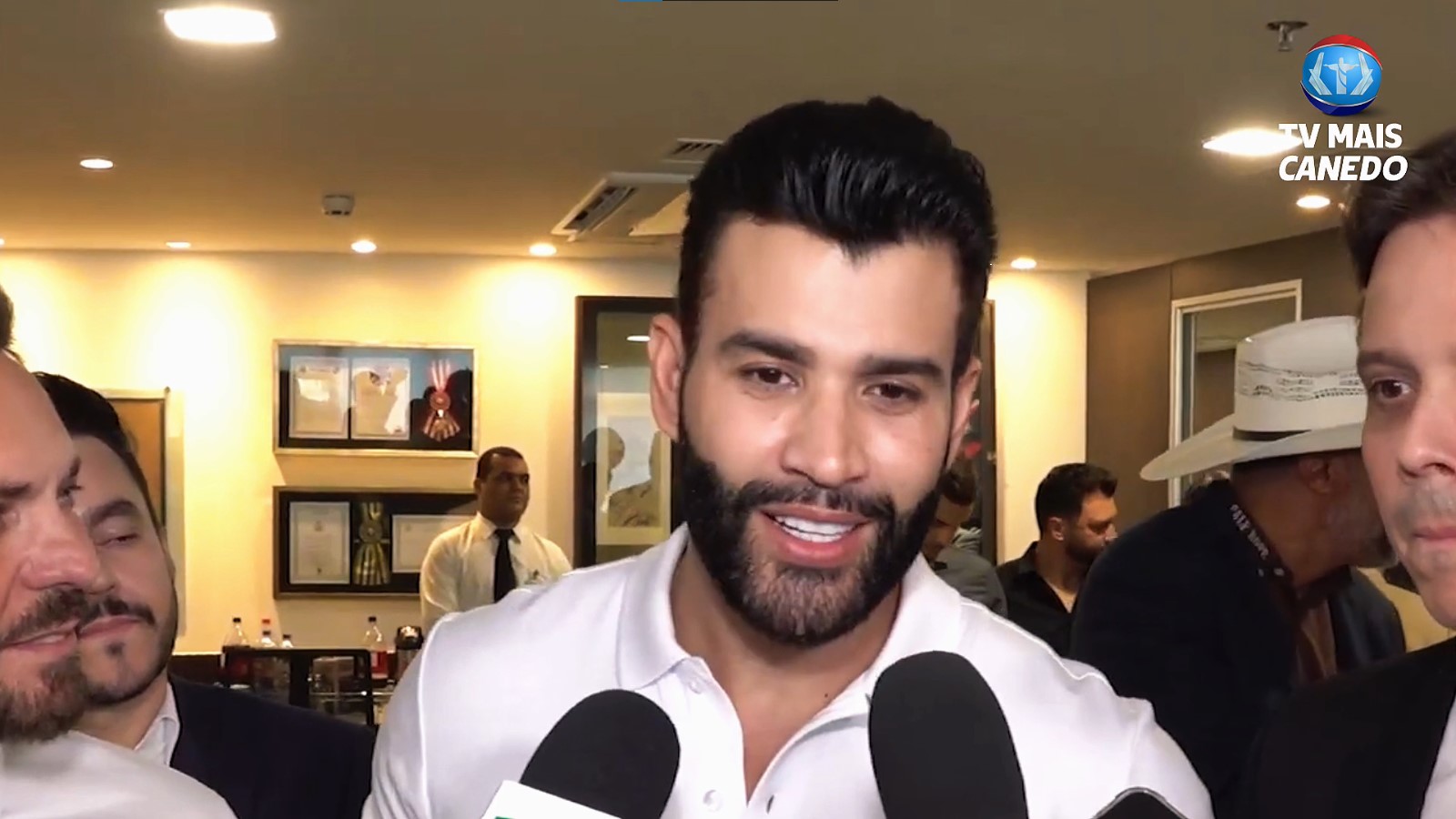 Gusttavo Lima recebe título de cidadão goiano em sessão especial na ALEGO