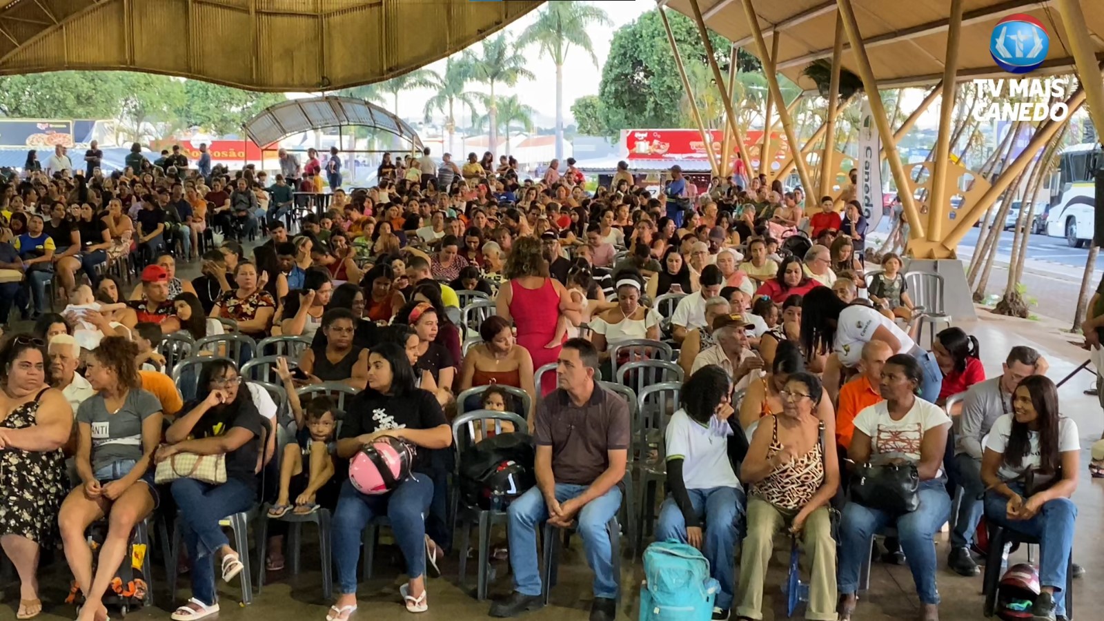 Famílias recebem escrituras e Aluguel Social em solenidade em Senador Canedo