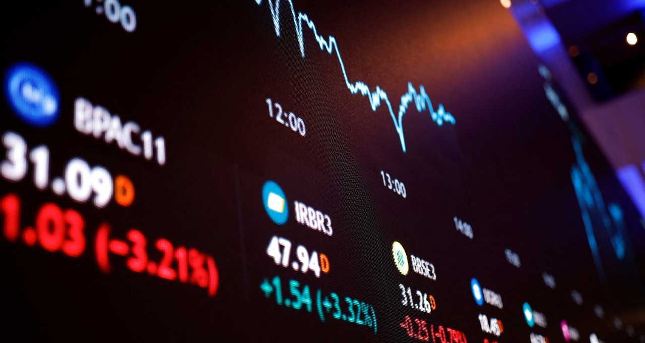 Ibovespa bate recorde histórico e fecha acima de 159 mil pontos mesmo com queda da Petrobras