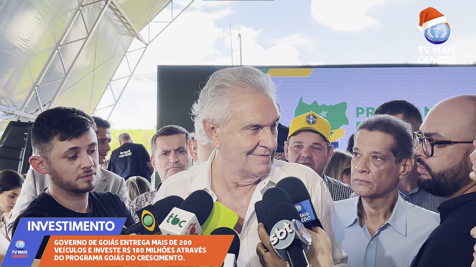 Governo de Goiás entrega veículos e benefícios do Programa Goiás do Crescimento