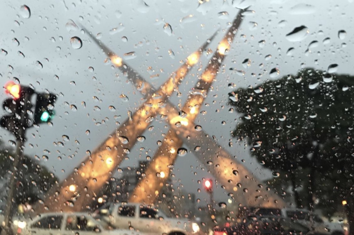 Chuva intensa em Goiânia é provocada por avanço de frente fria, aponta Cimehgo