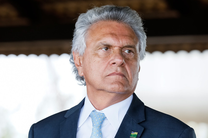 Ronaldo Caiado aguarda definição de Flávio Bolsonaro sobre posição do PL nas eleições em Goiás