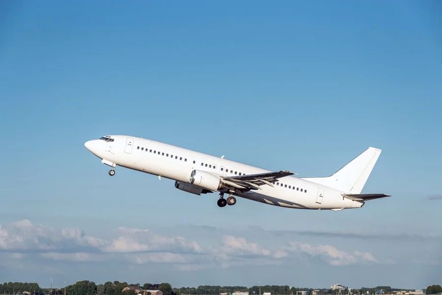 Alta do combustível pressiona companhias aéreas e encarece passagens no Brasil
