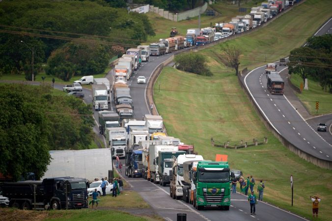 Greve de caminhoneiros não é confirmada nacionalmente e tem adesão incerta