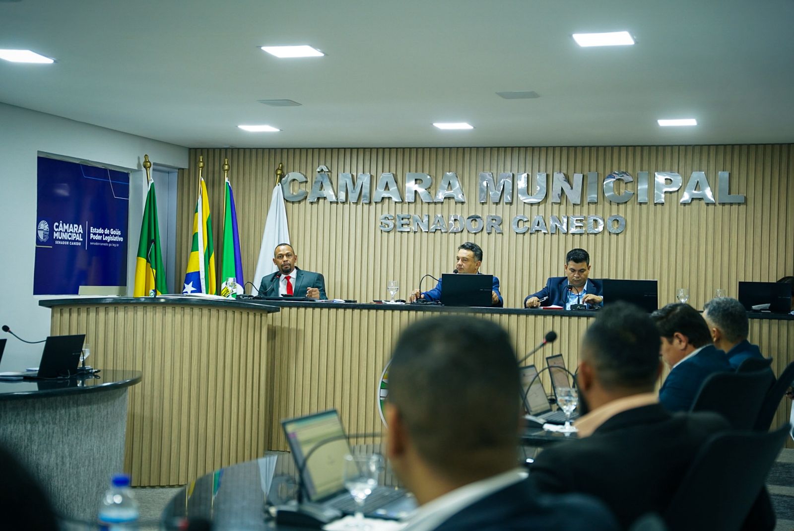 Câmara de Senador Canedo realiza sessões ordinárias com apresentação de projetos dos vereadores.