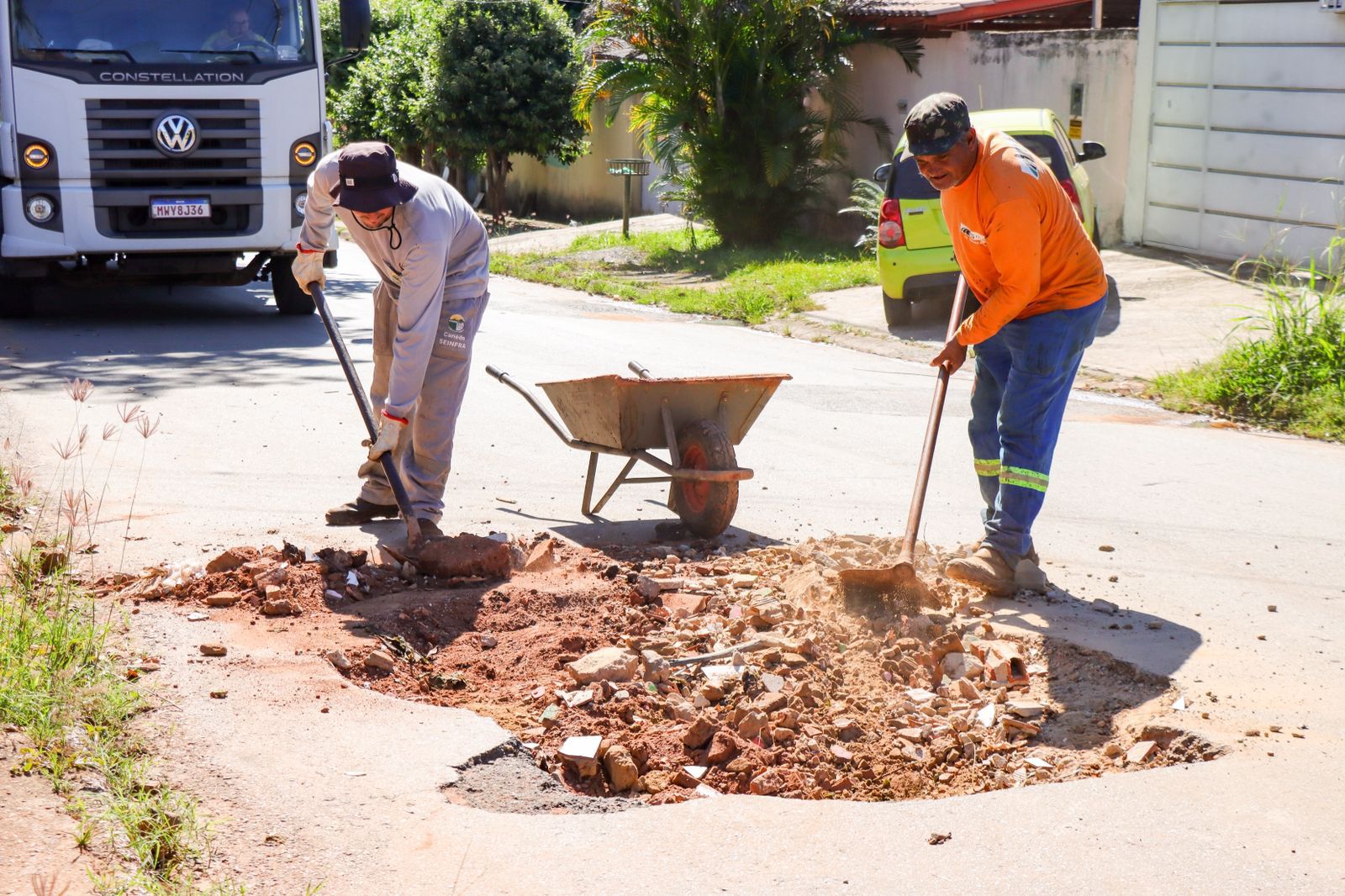 Tapa-buraco reforça manutenção viária em diversos bairros de Senador Canedo