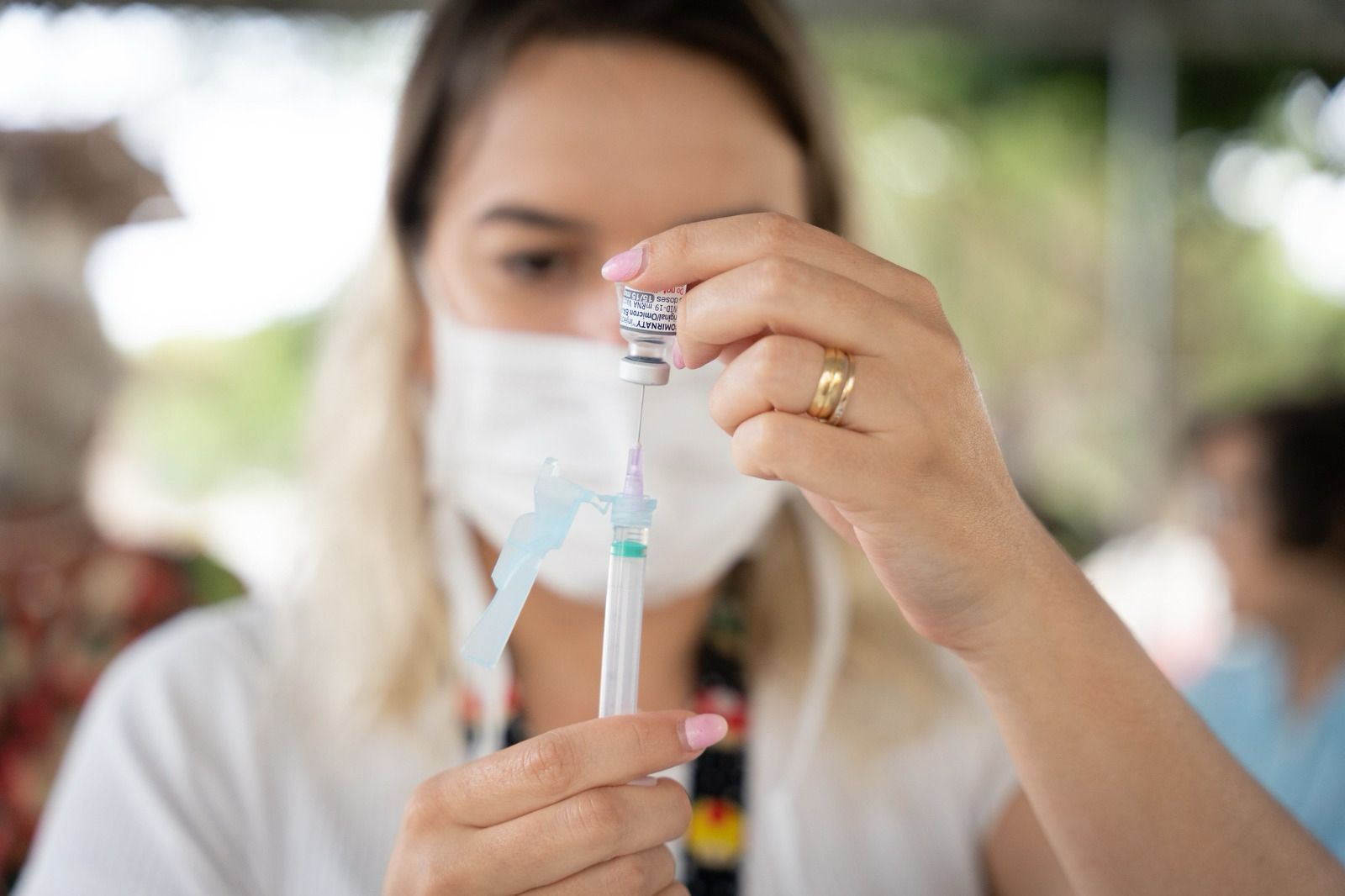 Goiás recebe mais de 21 mil doses de vacina contra a covid-19 e reforça campanha de imunização
