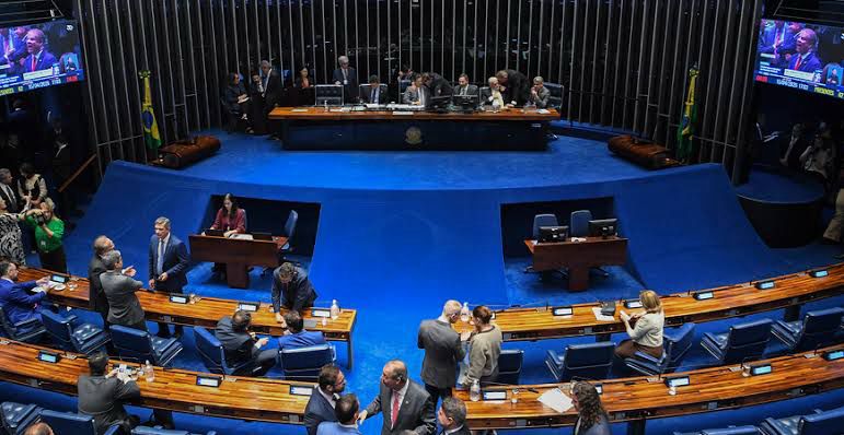 PEC que propõe o fim da escala 6×1 tem votação adiada no Congresso
