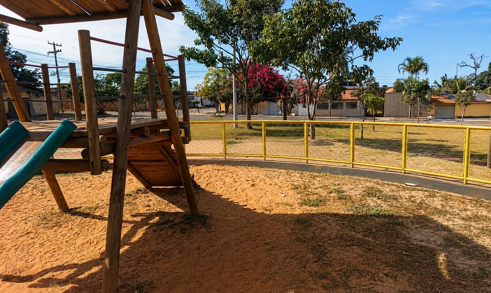 Praça do Morada do Morro recebe melhorias para reforçar segurança no parquinho