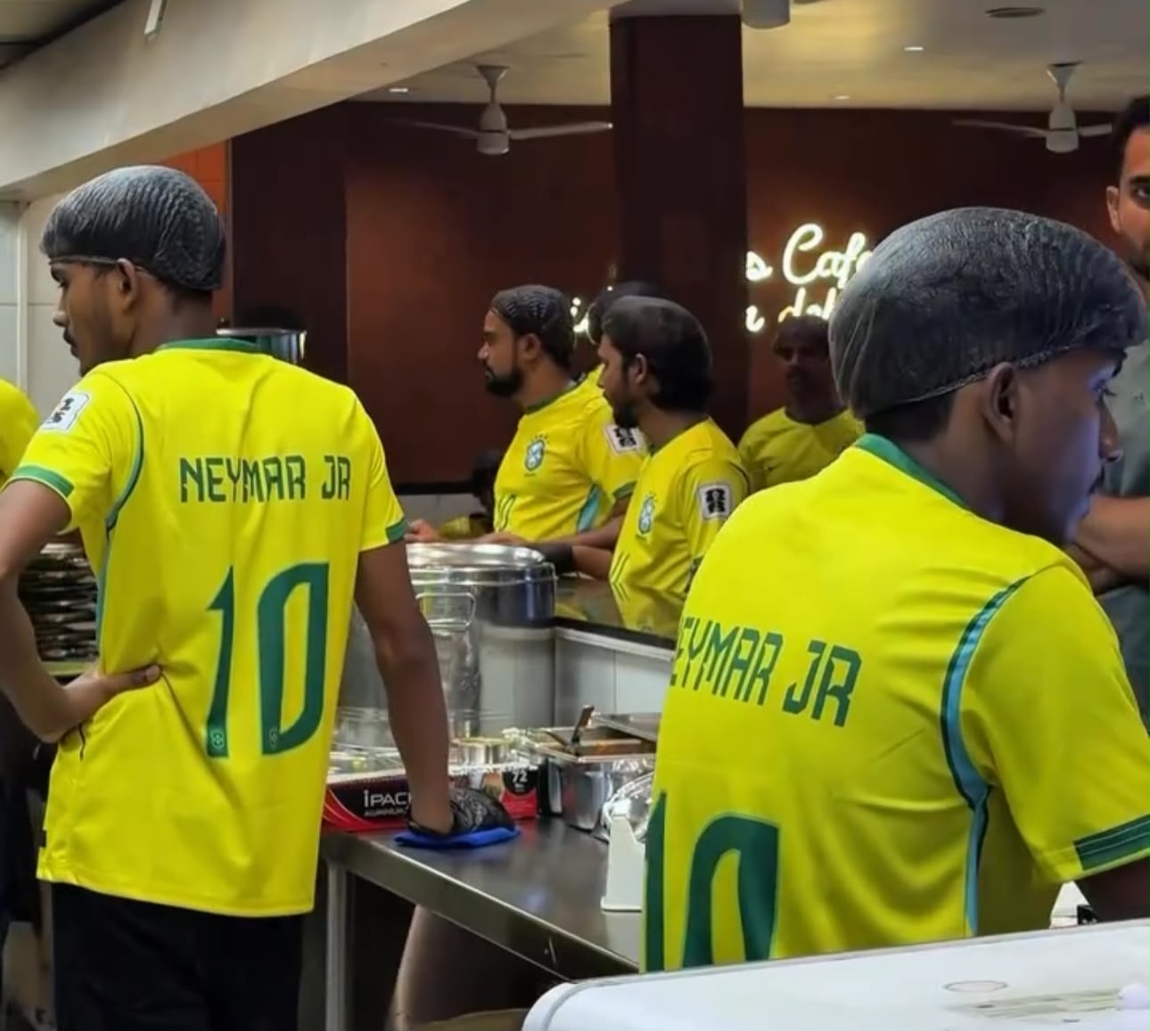 NEYMAR É HOMENAGEADO EM RESTAURANTE NA ÍNDIA
