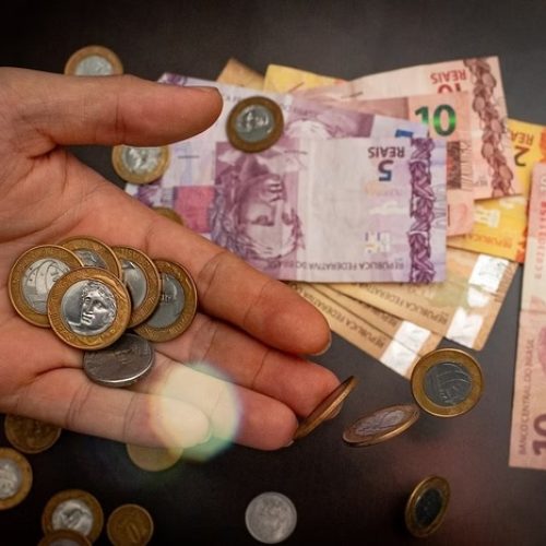 Governo inicia ressarcimento do antigo Fundo PIS/Pasep; saques vão até 2026