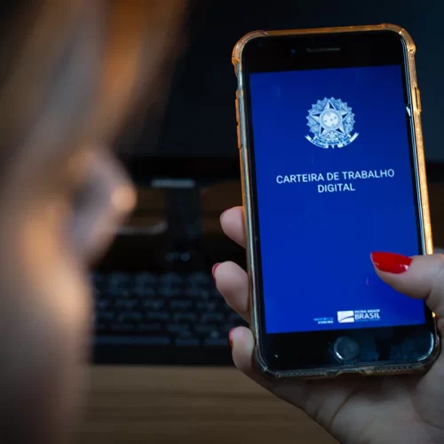 Brasil cria 147 mil empregos formais em agosto, menor saldo para o mês desde 2020