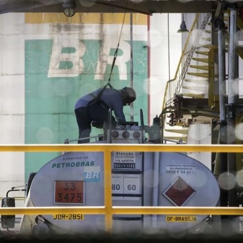 Petrobras descobre petróleo de alta qualidade no pré-sal da Bacia de Santos