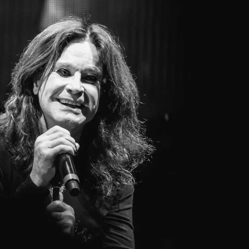 Morre Ozzy Osbourne, ícone do heavy metal e vocalista do Black Sabbath, aos 76 anos