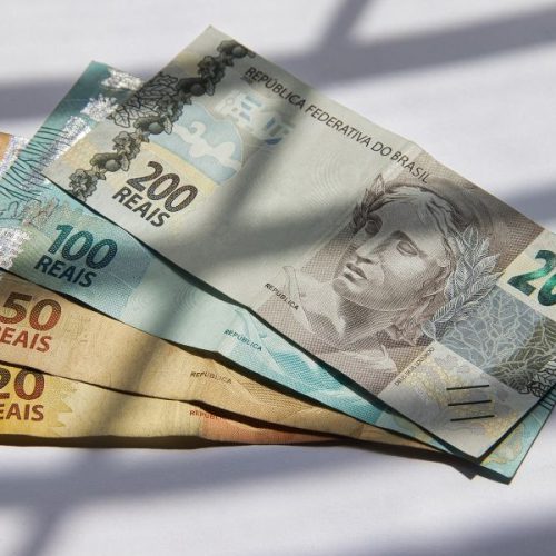 Mais de 80 mil empregadores serão notificados para regularizar FGTS de trabalhadores domésticos