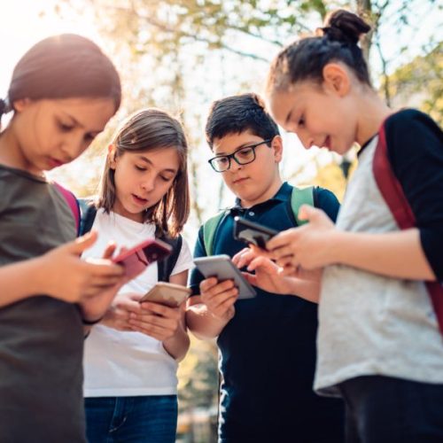 Lula Sanciona Lei que Proíbe Uso de Celulares em Escolas e Prioriza Saúde Mental dos Estudantes