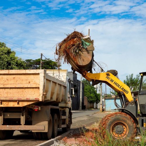 Mutirão leva melhorias e serviços de infraestrutura ao bairro Nova Morada