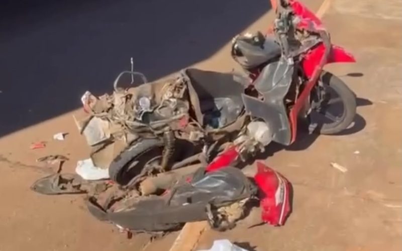 MULHER SALTA DE MOTO EM MOVIMENTO E ESCAPA DE SER ATROPELADA POR CARRETA EM JATAÍ