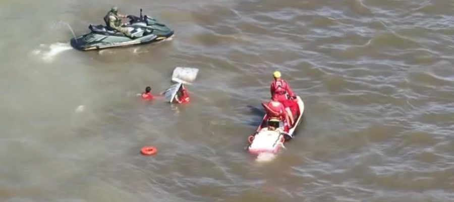 Bombeiros evitam naufrágio de embarcação no Rio Vermelho