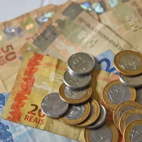 Governo projeta salário mínimo de R$ 1.630 em 2026; reajuste pode gerar impacto de R$ 44,8 bilhões nas contas públicas