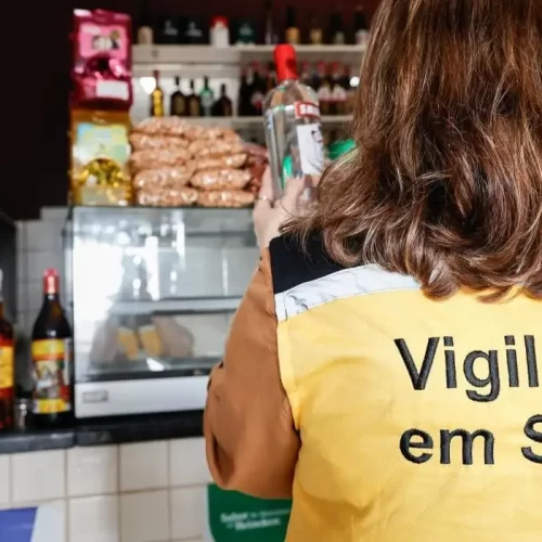 São Paulo investiga 192 casos de intoxicação por metanol; 9 mortes e 11 estabelecimentos interditados