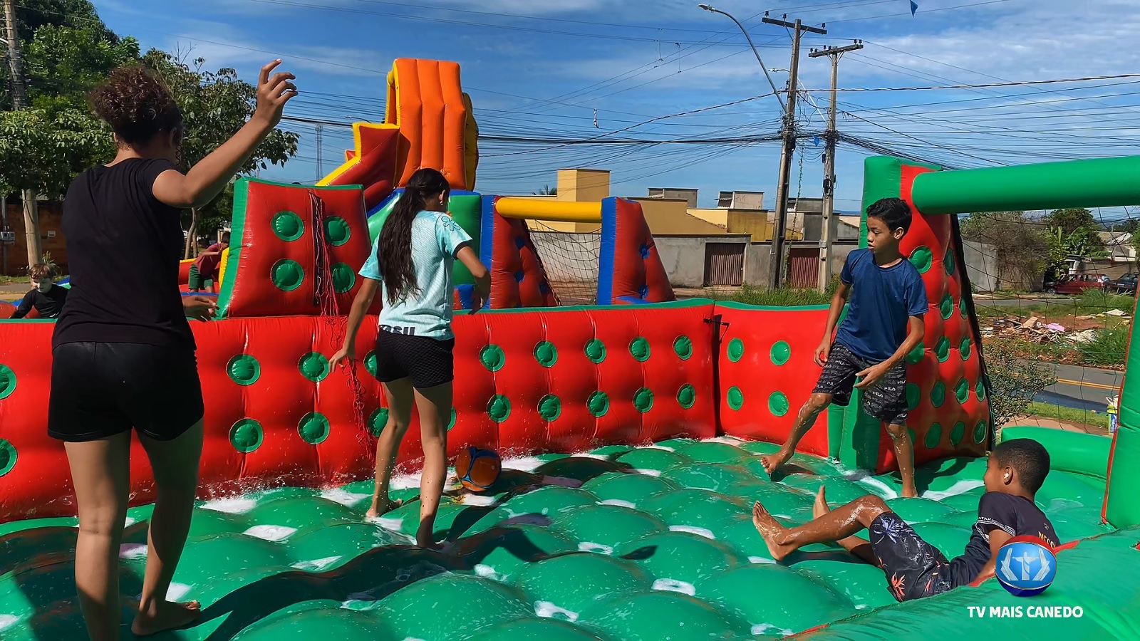 Ação social Páscoa Solidária encanta crianças e famílias com um dia de diversão e solidariedade