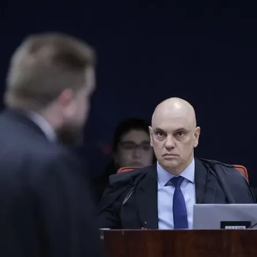 Defesa de Bolsonaro ataca Moraes e fala em julgamento político no STF