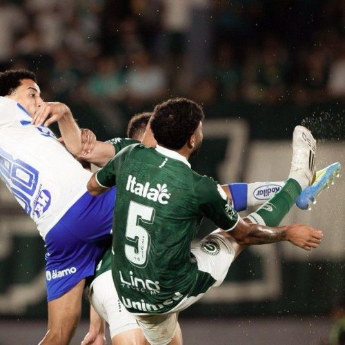 Goiás Esporte Clube e Cruzeiro fazem duelo equilibrado no Serra Dourada, com show da torcida nas arquibancadas