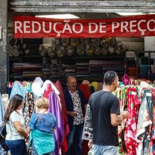 Comércio passa a seguir novas regras para funcionamento em feriados; entenda o que muda