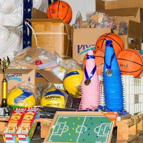 Senador Canedo reforça escolas com novos materiais esportivos e recreativos